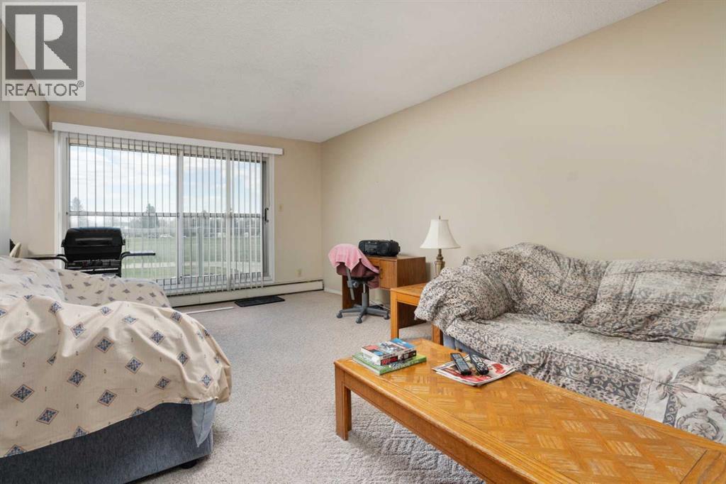 4501 51 Street Property Photo 6