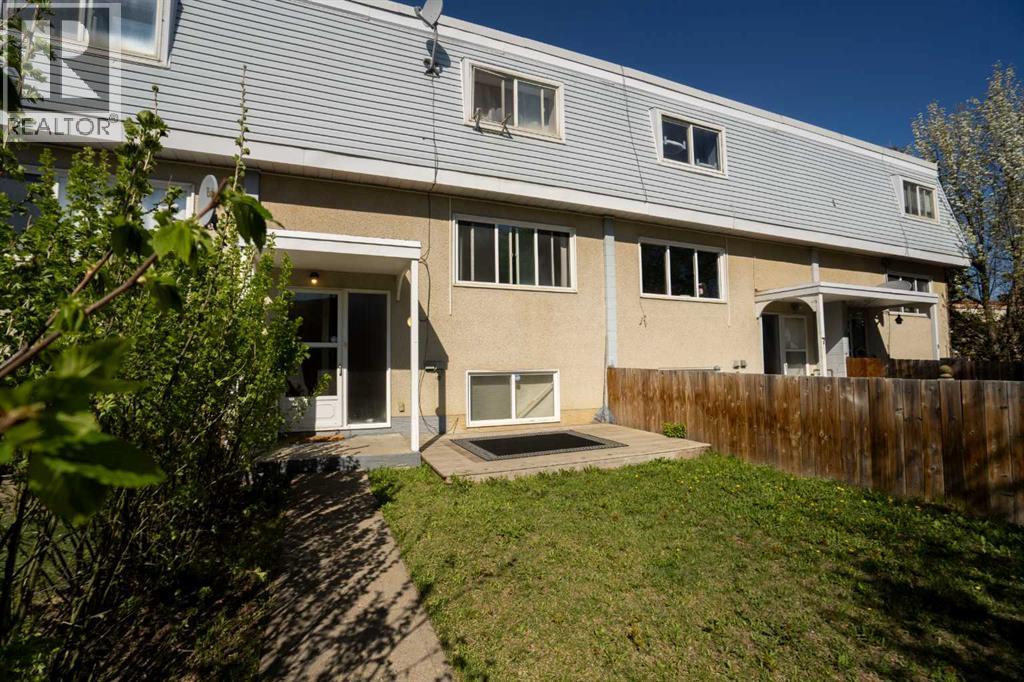 8808 96 Street Property Photo 2