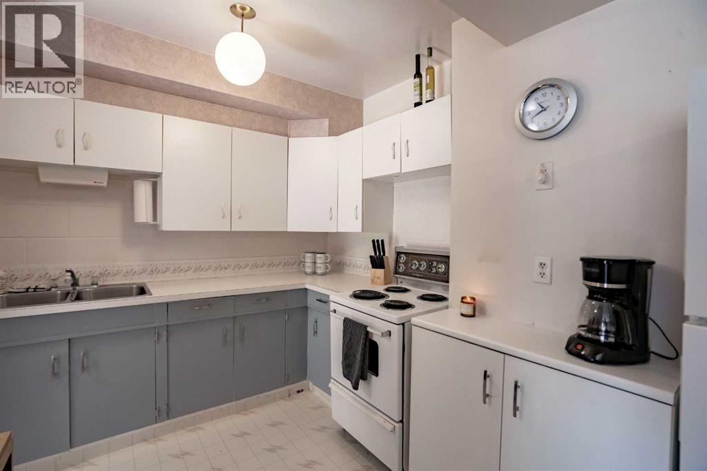 8808 96 Street Property Photo 4