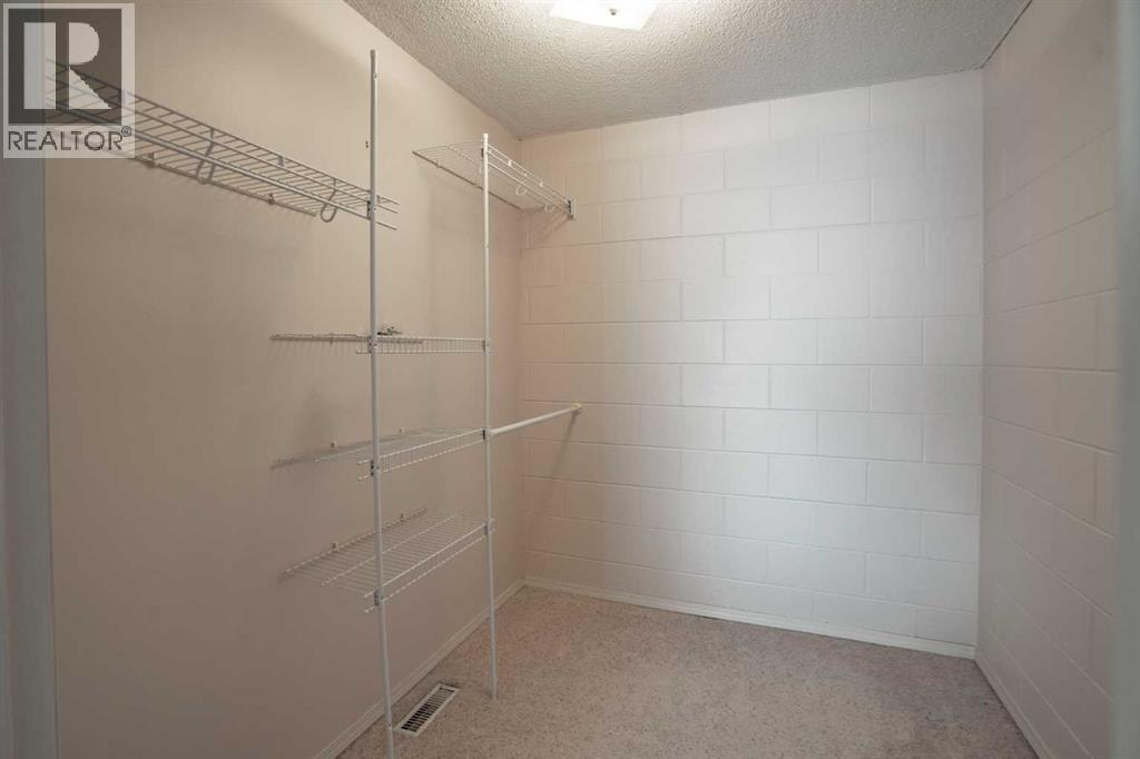 8808 96 Street Property Photo 9