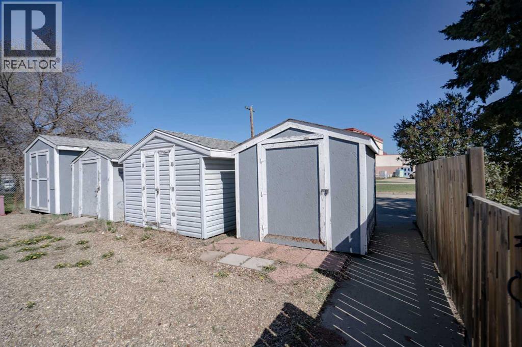 8808 96 Street Property Photo 15