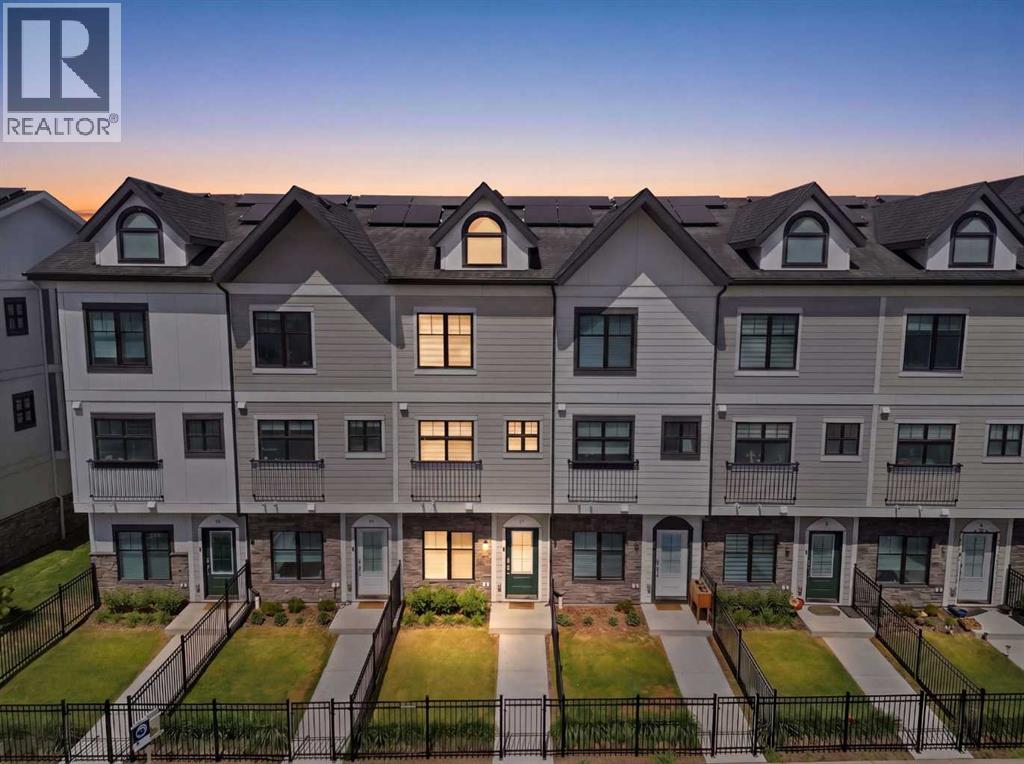 11 Les Jardins Park SE Property Photo 1