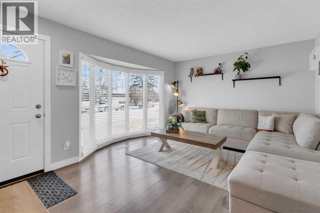2231 39 Street Se Property Photo 2