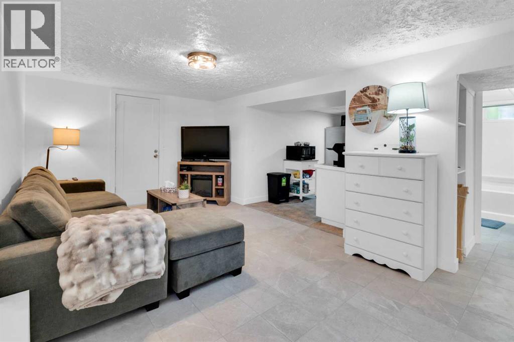 2231 39 Street Se Property Photo 15