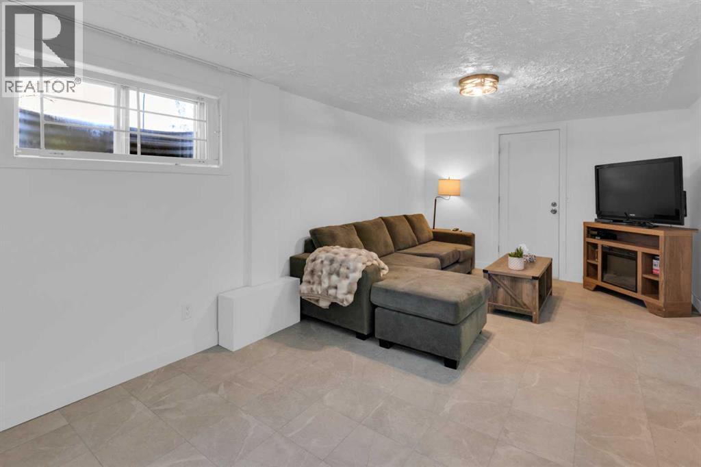 2231 39 Street Se Property Photo 16