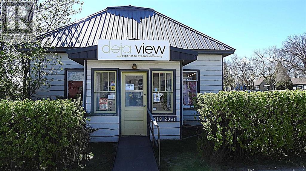 2219 20 Street Property Photo 1