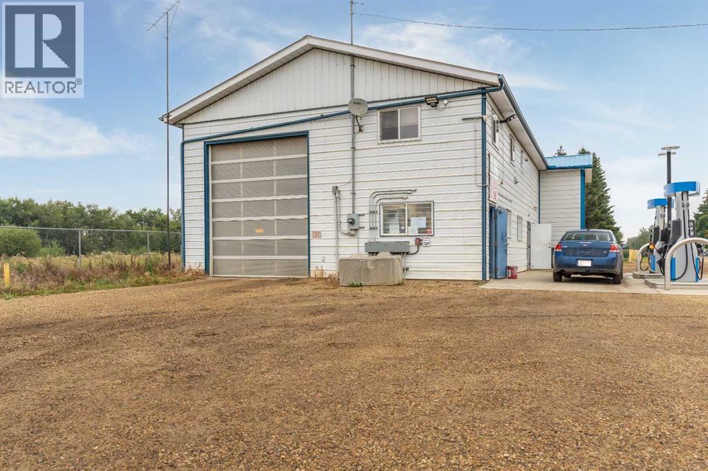 2 Railway Avenue N Property Photo 4