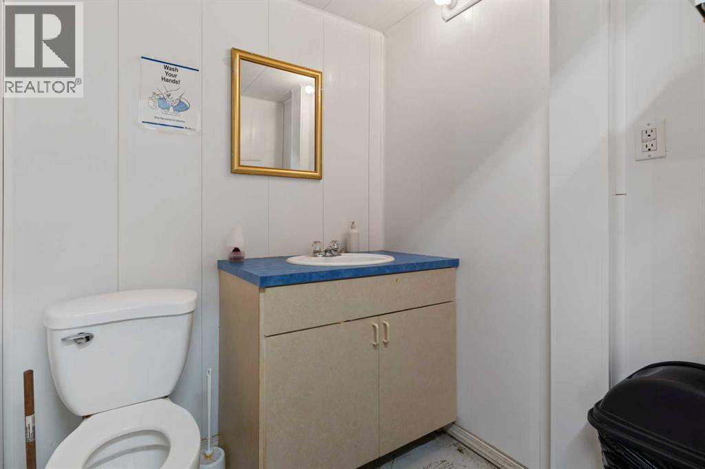 2 Railway Avenue N Property Photo 28