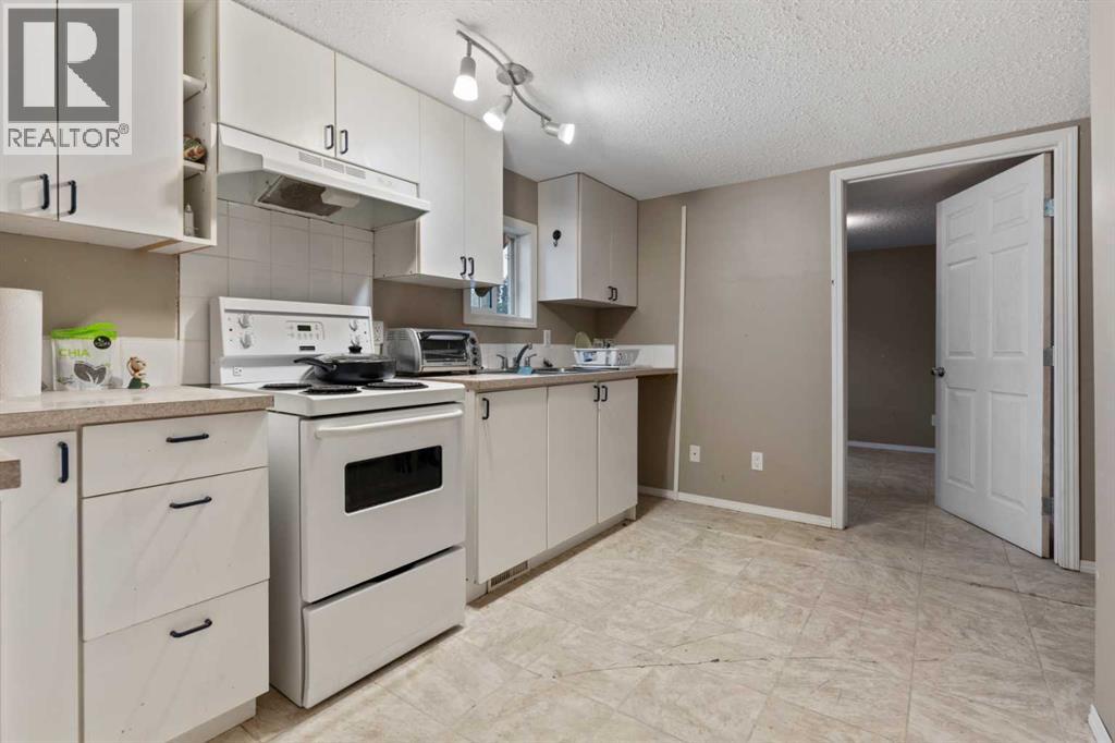 2 Railway Avenue N Property Photo 39