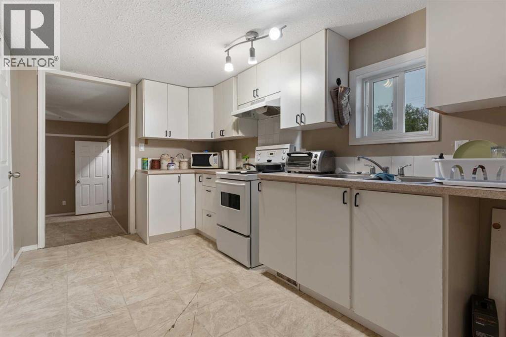 2 Railway Avenue N Property Photo 40