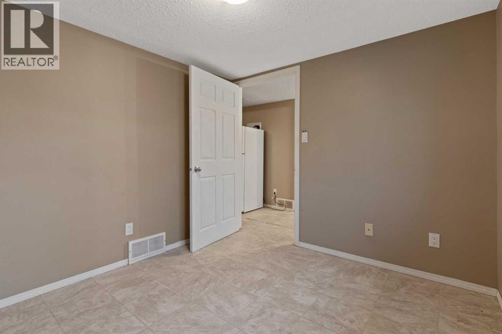 2 Railway Avenue N Property Photo 45