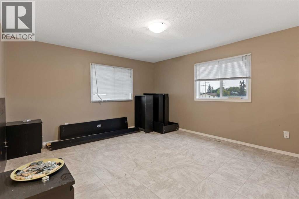 2 Railway Avenue N Property Photo 46