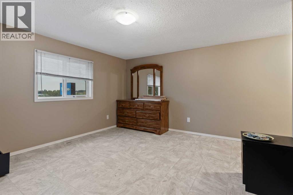 2 Railway Avenue N Property Photo 48