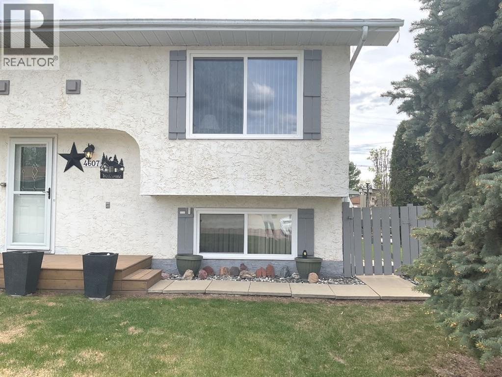 4607 46 Avenue Property Photo 1
