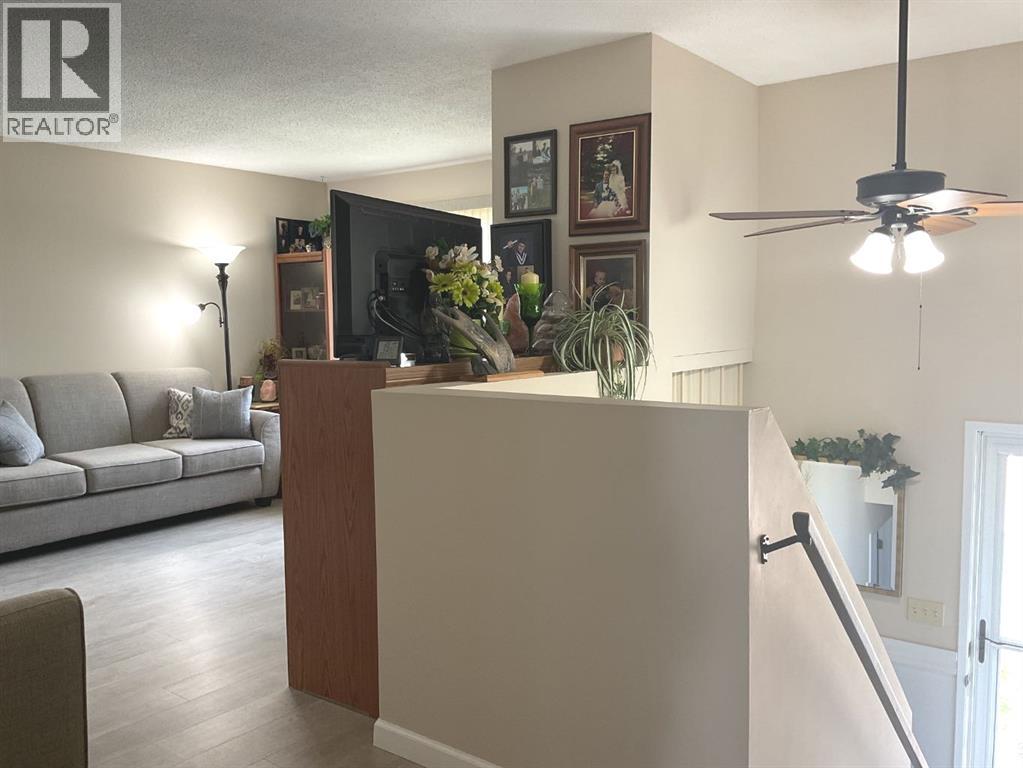 4607 46 Avenue Property Photo 3