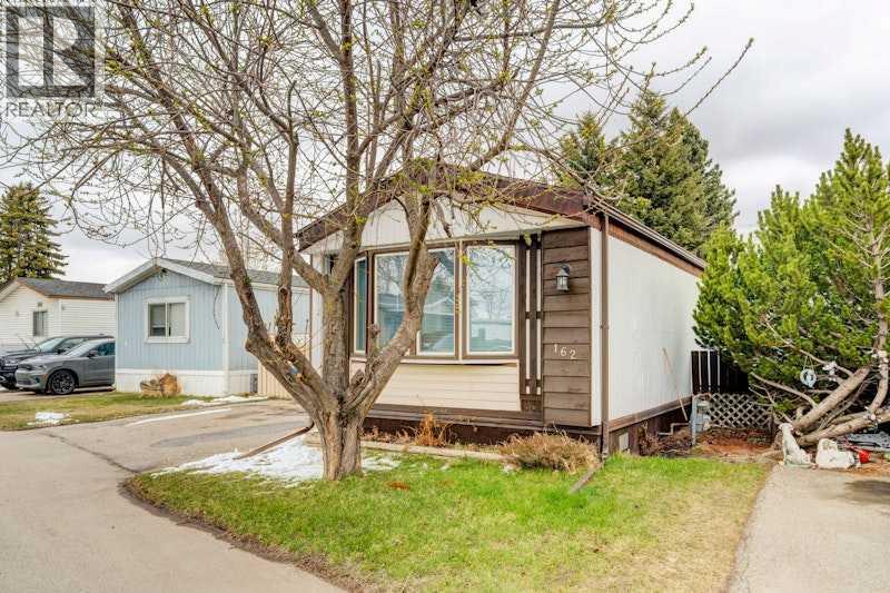 6724 17 Avenue Southeast Property Photo 2