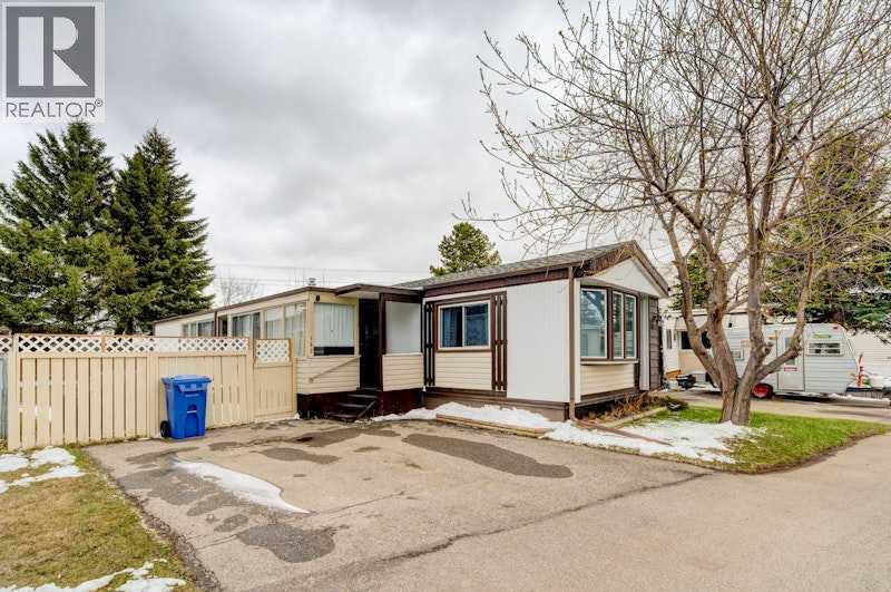 6724 17 Avenue Southeast Property Photo 3