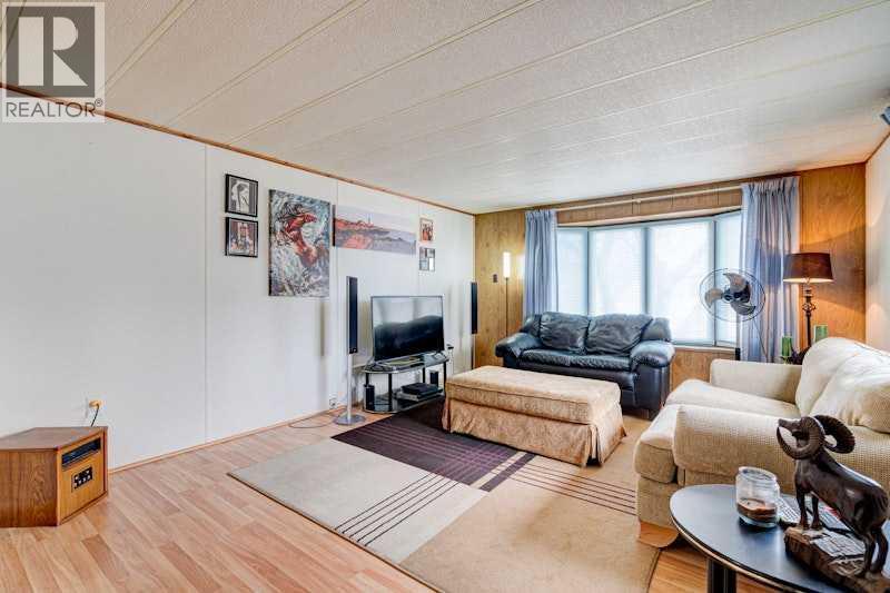 6724 17 Avenue Southeast Property Photo 8