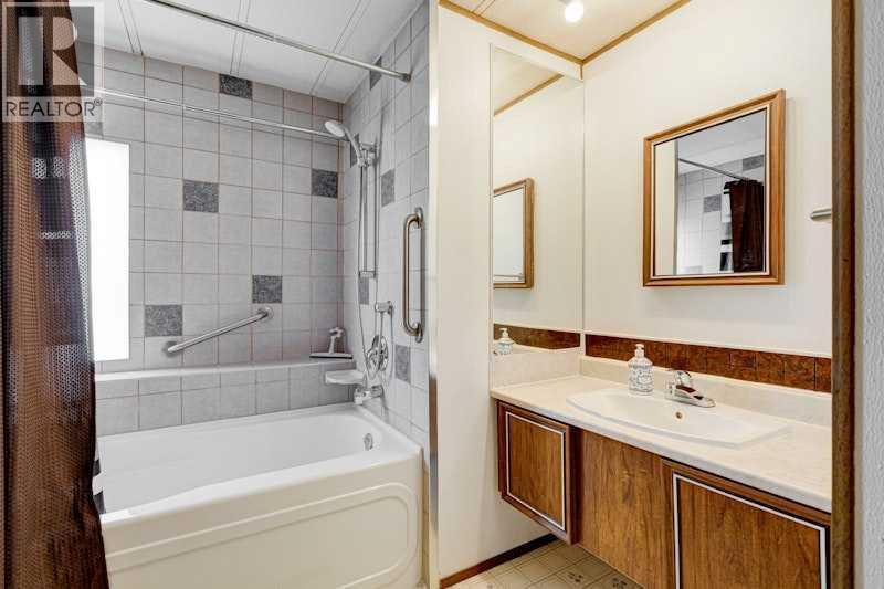 6724 17 Avenue Southeast Property Photo 23
