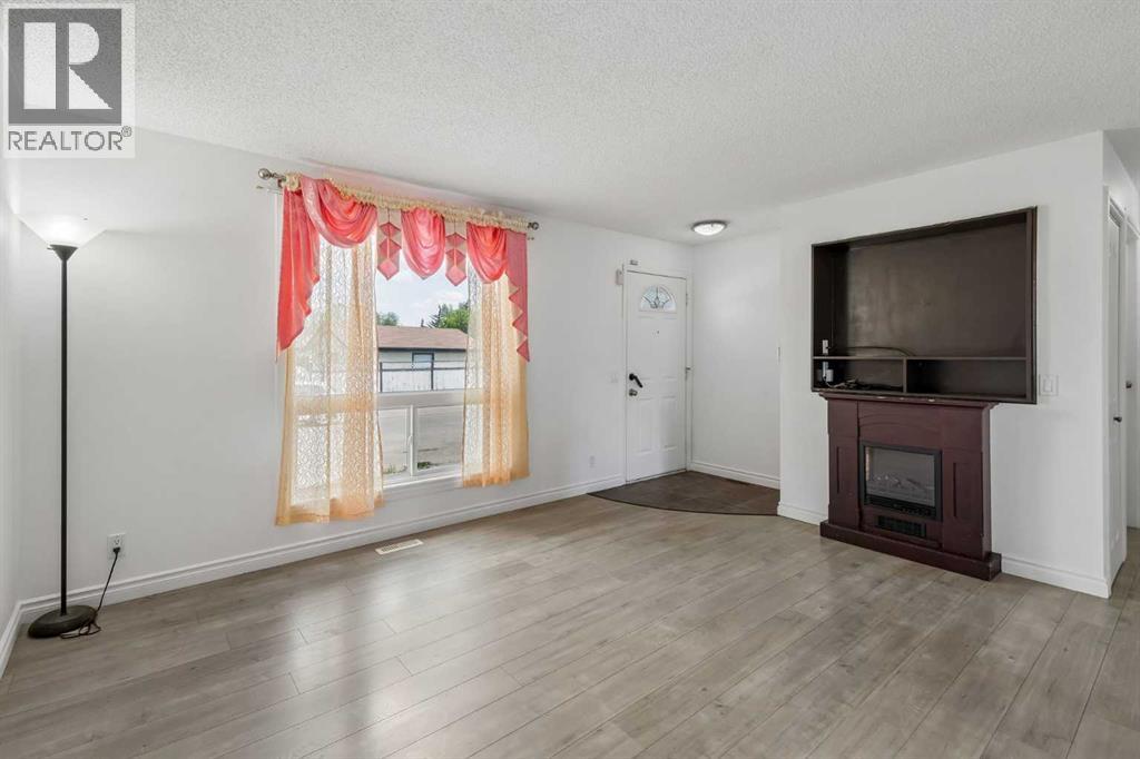 83 Appletree Close Se Property Photo 4