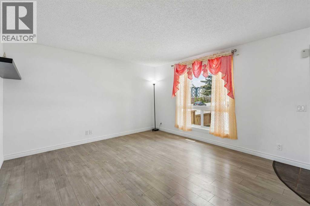 83 Appletree Close Se Property Photo 6