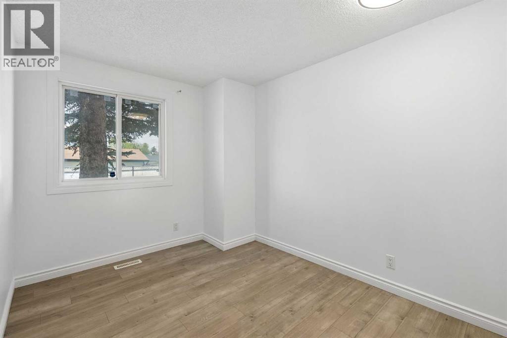 83 Appletree Close Se Property Photo 12