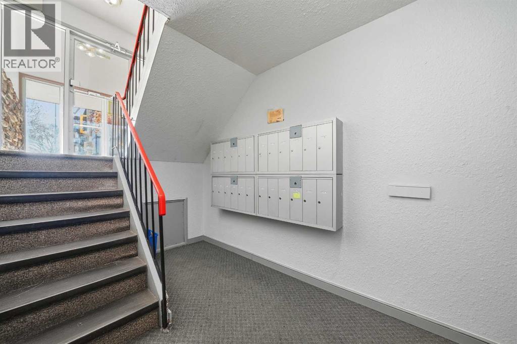 4746 55 Street Property Photo 4