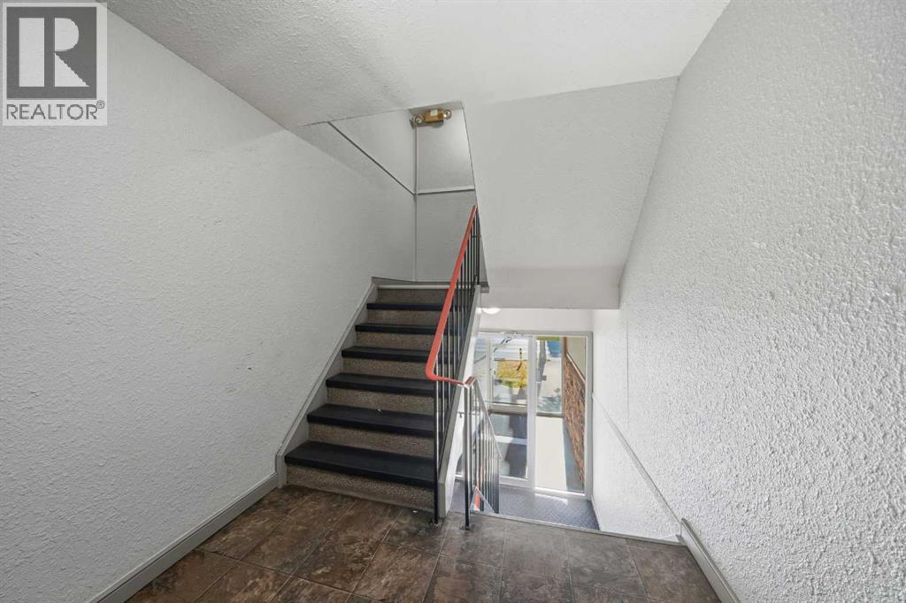4746 55 Street Property Photo 5