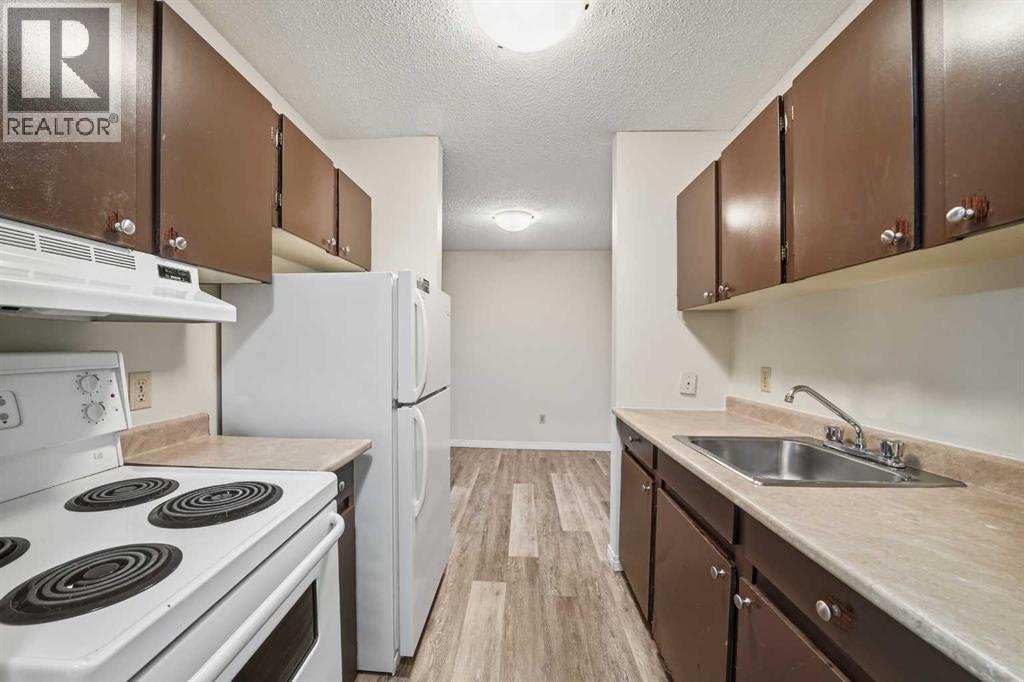 4746 55 Street Property Photo 10