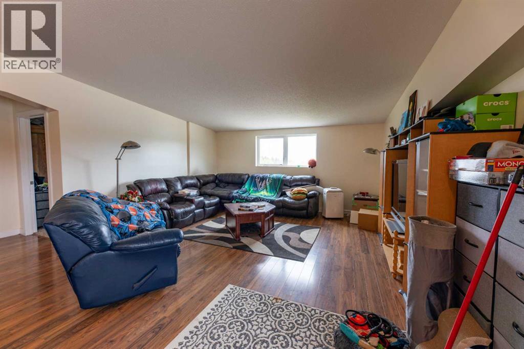 120 Steele Crescent Property Photo 14