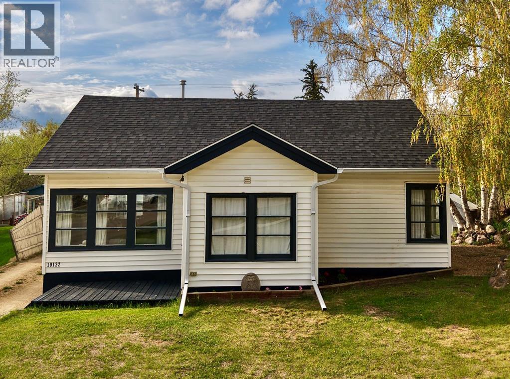 10122 106 Avenue Property Photo 2
