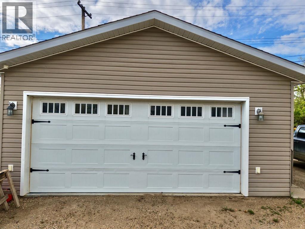 10122 106 Avenue Property Photo 3