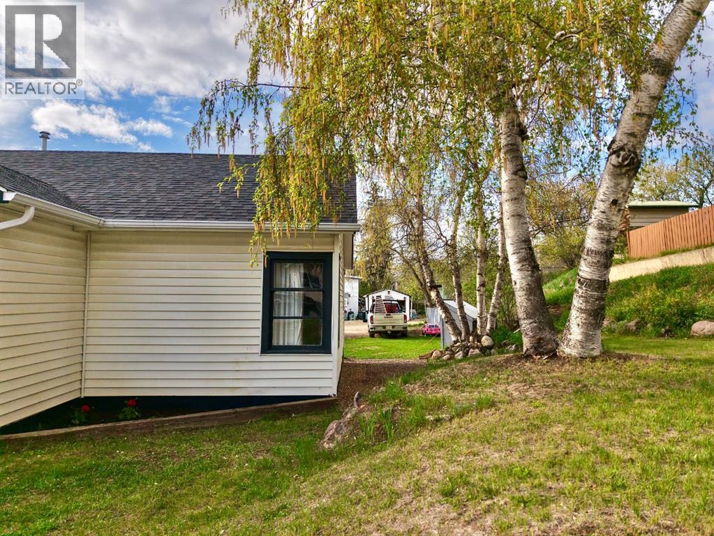 10122 106 Avenue Property Photo 4