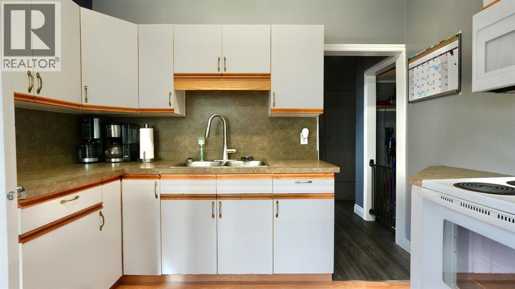 10122 106 Avenue Property Photo 11