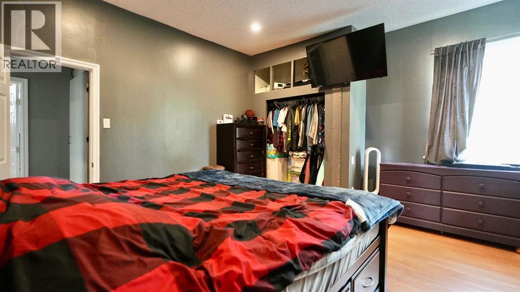10122 106 Avenue Property Photo 37