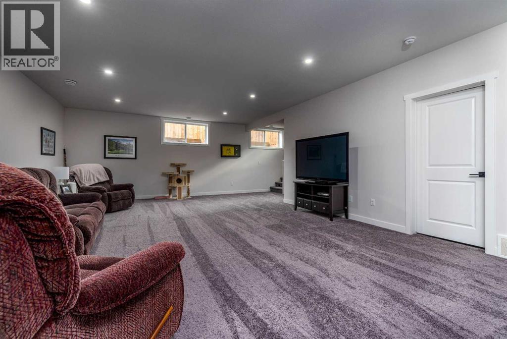 7302 37 Street Close Property Photo 24