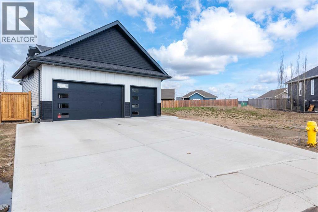 7302 37 Street Close Property Photo 43