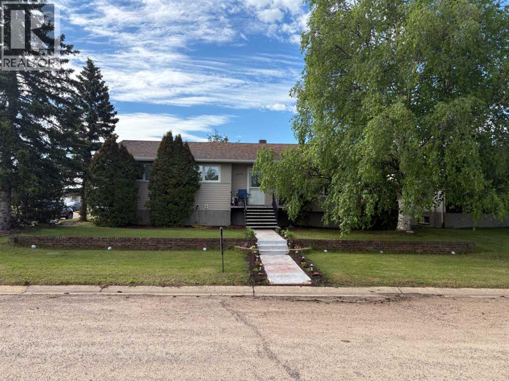5602 47 Avenue W Property Photo 1