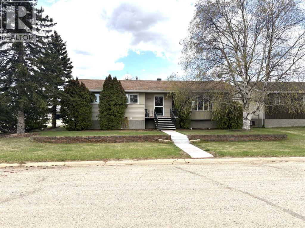 5602 47 Avenue W Property Photo 2