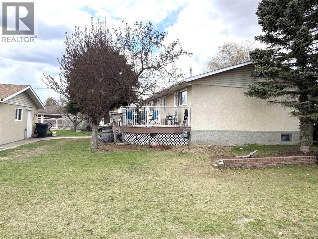 5602 47 Avenue W Property Photo 4