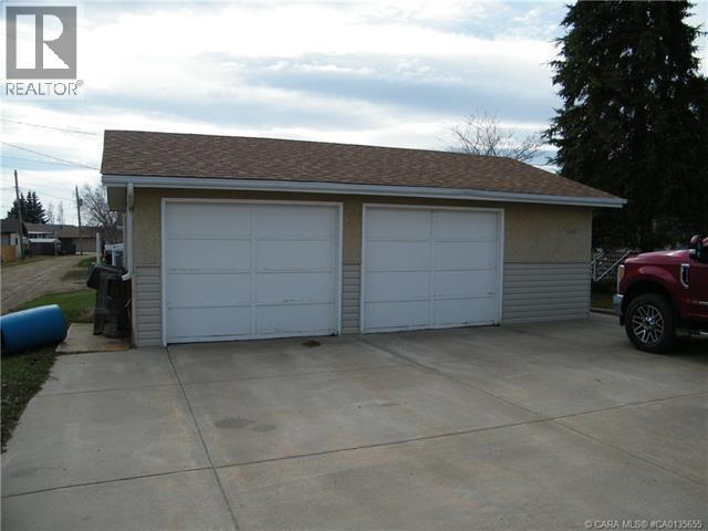 5602 47 Avenue W Property Photo 6