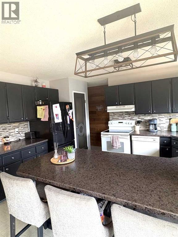 5602 47 Avenue W Property Photo 7