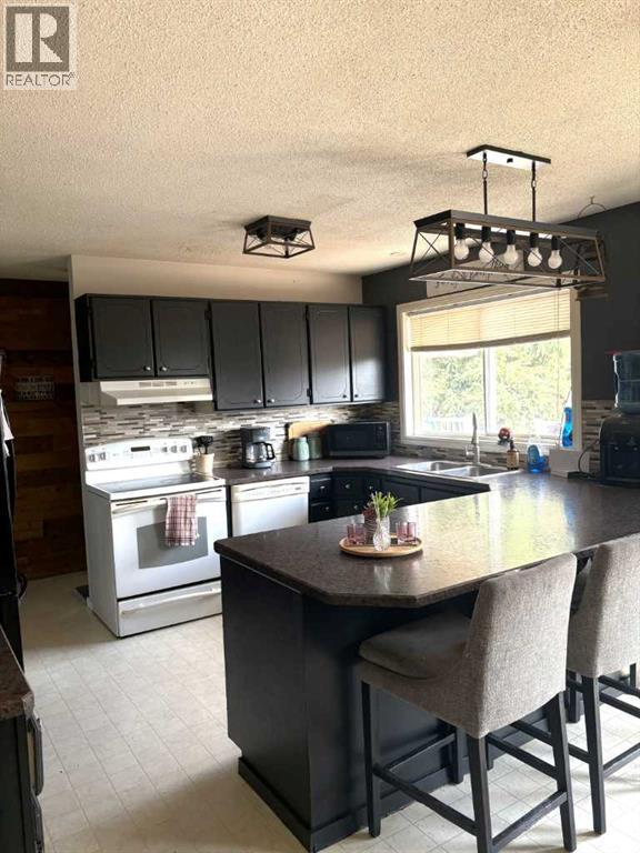 5602 47 Avenue W Property Photo 8