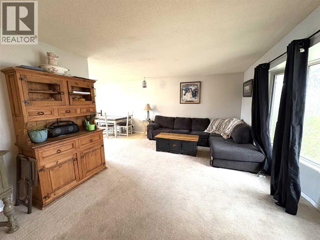 5602 47 Avenue W Property Photo 10