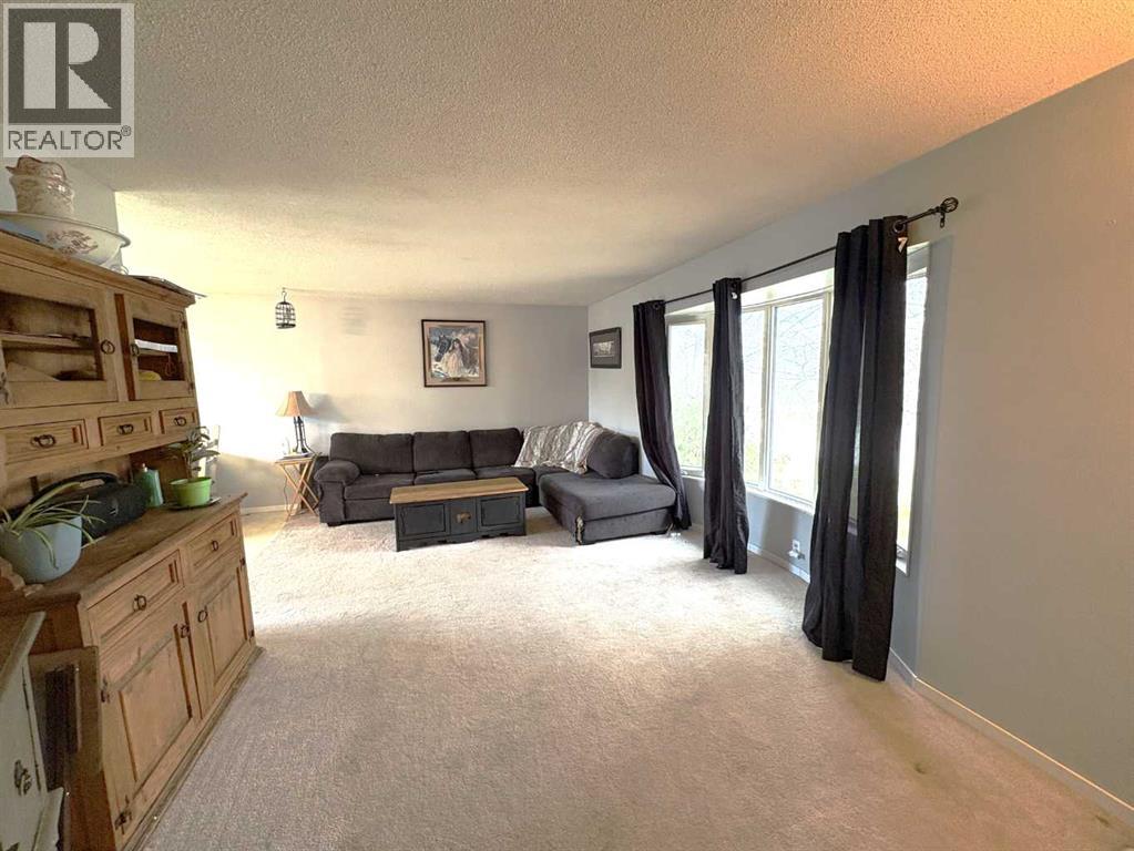 5602 47 Avenue W Property Photo 11