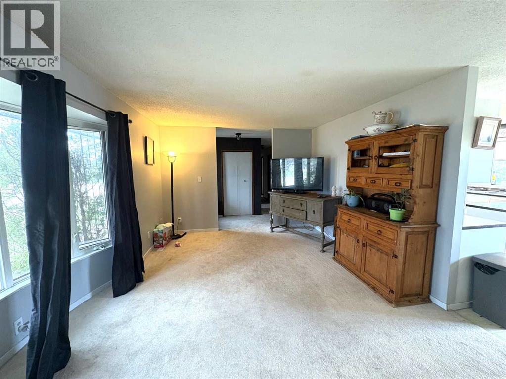 5602 47 Avenue W Property Photo 12