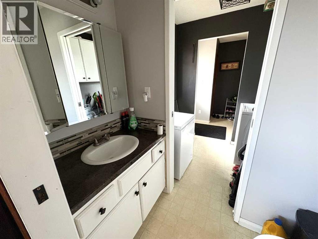 5602 47 Avenue W Property Photo 18