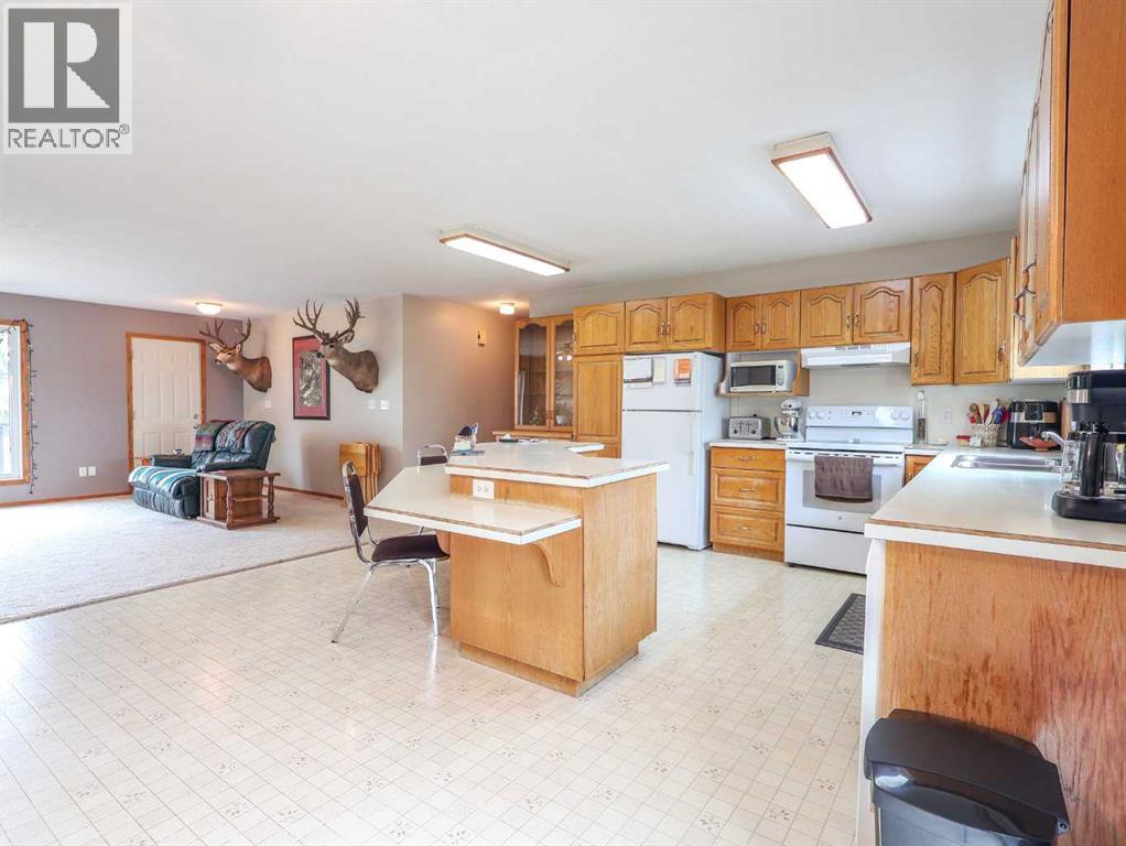 4905 82 Street Property Photo 6