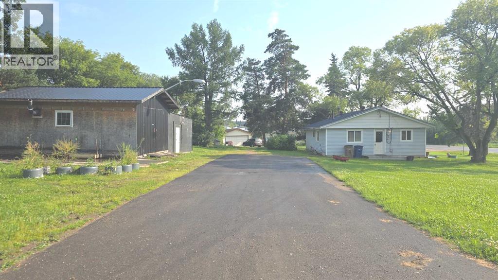 9930 103 Avenue Photo de la propriété 1