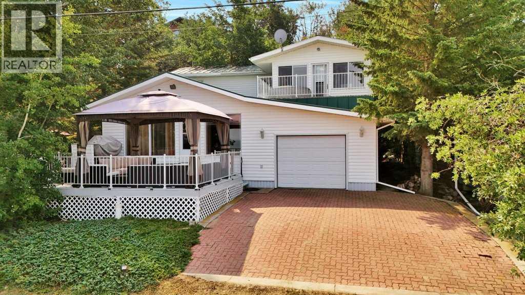 34 Beach Street E Property Photo 1